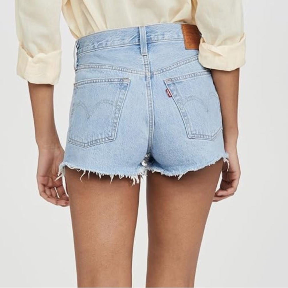 LEVI’S 501 ORIGINAL LIGHT WASH HIGH RISE DENM SHORTS